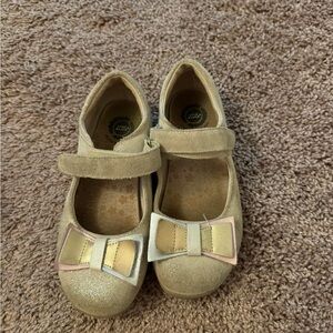 Livie and Luca Gold size 2